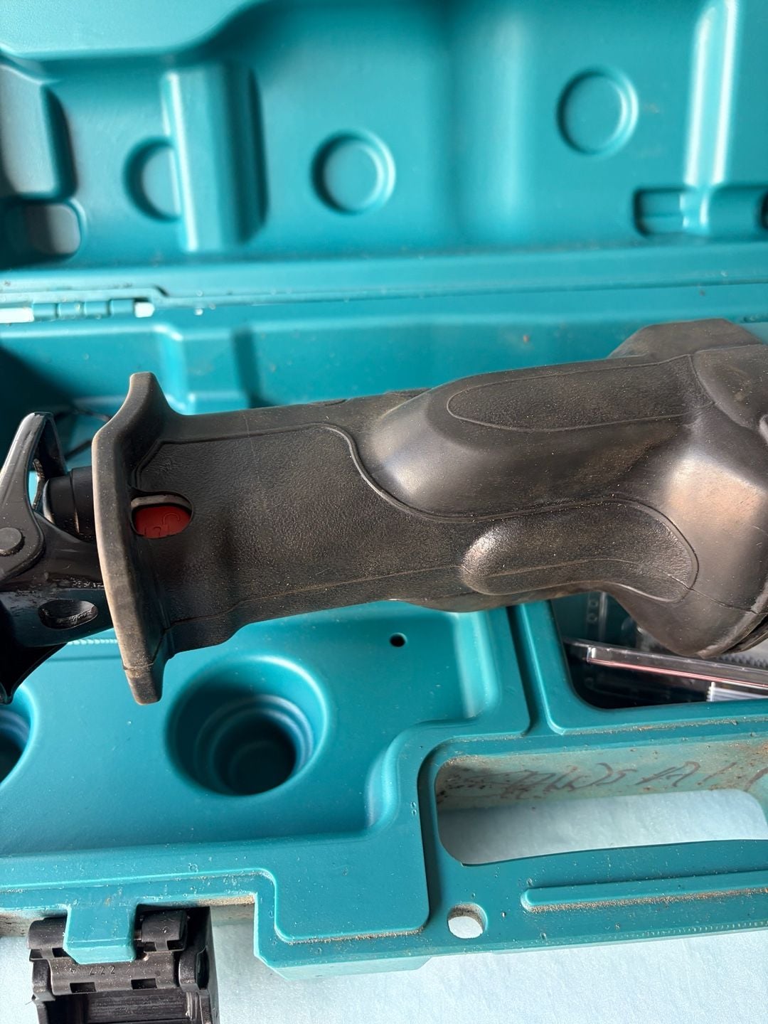Makita JR3050T Reciprocasting Saw -  With Case And several Blades excellent cond 8