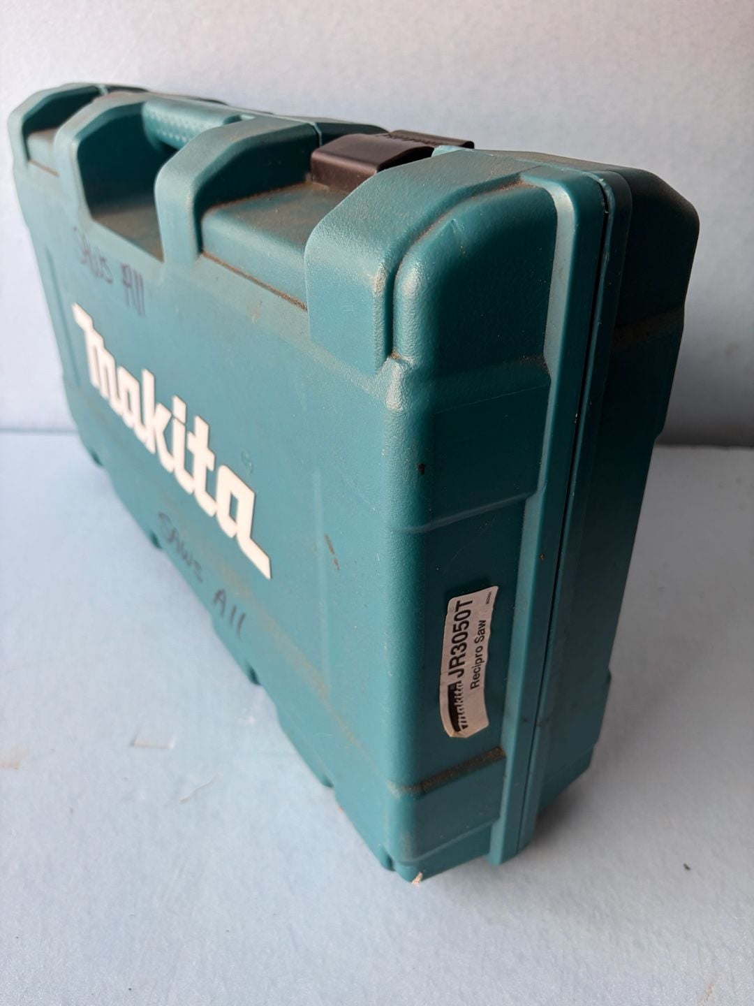 Makita JR3050T Reciprocasting Saw -  With Case And several Blades excellent cond 14