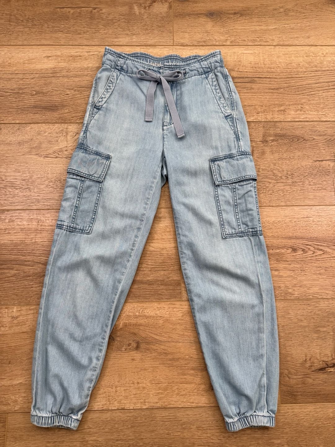 American Eagle Women’s Cargo Jogger Jeans Light Wash Denim 00 Short 4