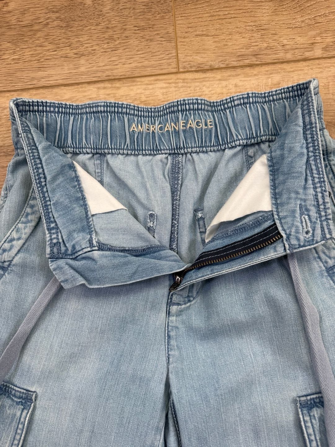 American Eagle Women’s Cargo Jogger Jeans Light Wash Denim 00 Short 5