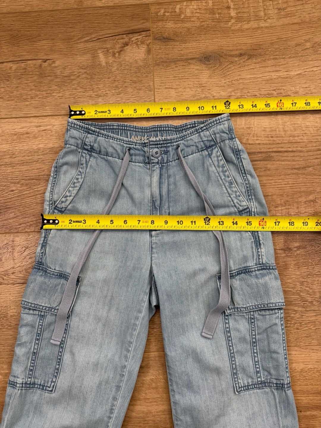 American Eagle Women’s Cargo Jogger Jeans Light Wash Denim 00 Short 7