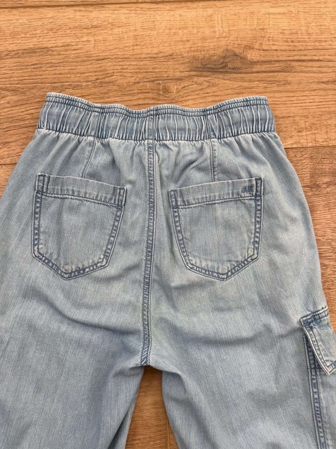 American Eagle Women’s Cargo Jogger Jeans Light Wash Denim 00 Short 11
