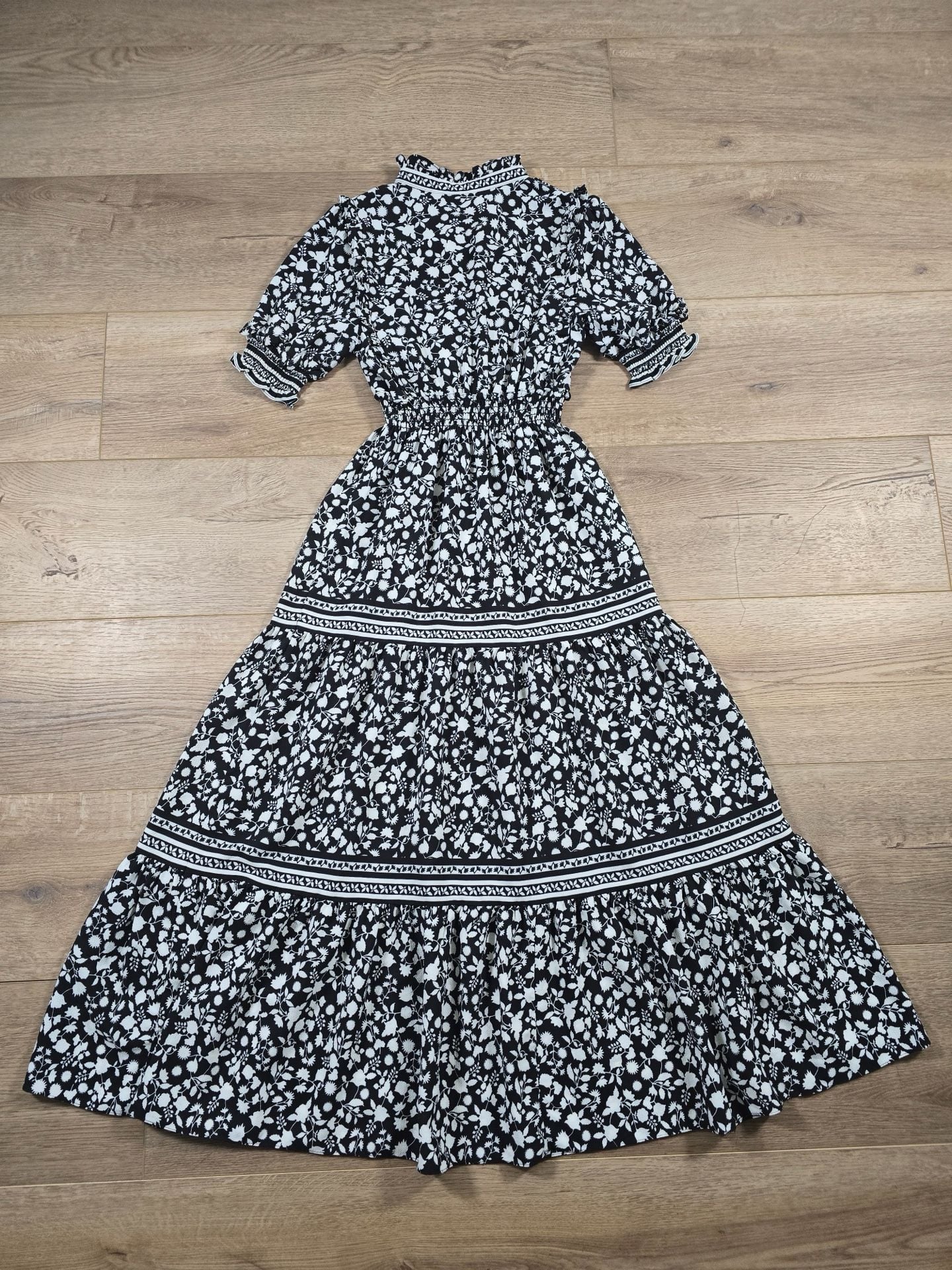 Max Studio Floral Tiered Maxi Dress Black White Smocked Waist Size M Est 10