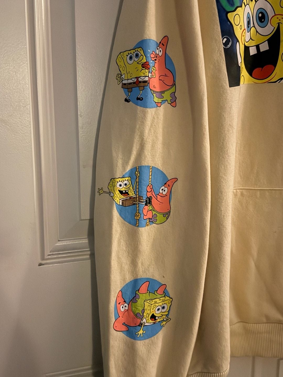 Nickelodeon SpongeBob SquarePants Hoodie Size L Yellow Graphic Pullover. unisex (men's and women's). 4
