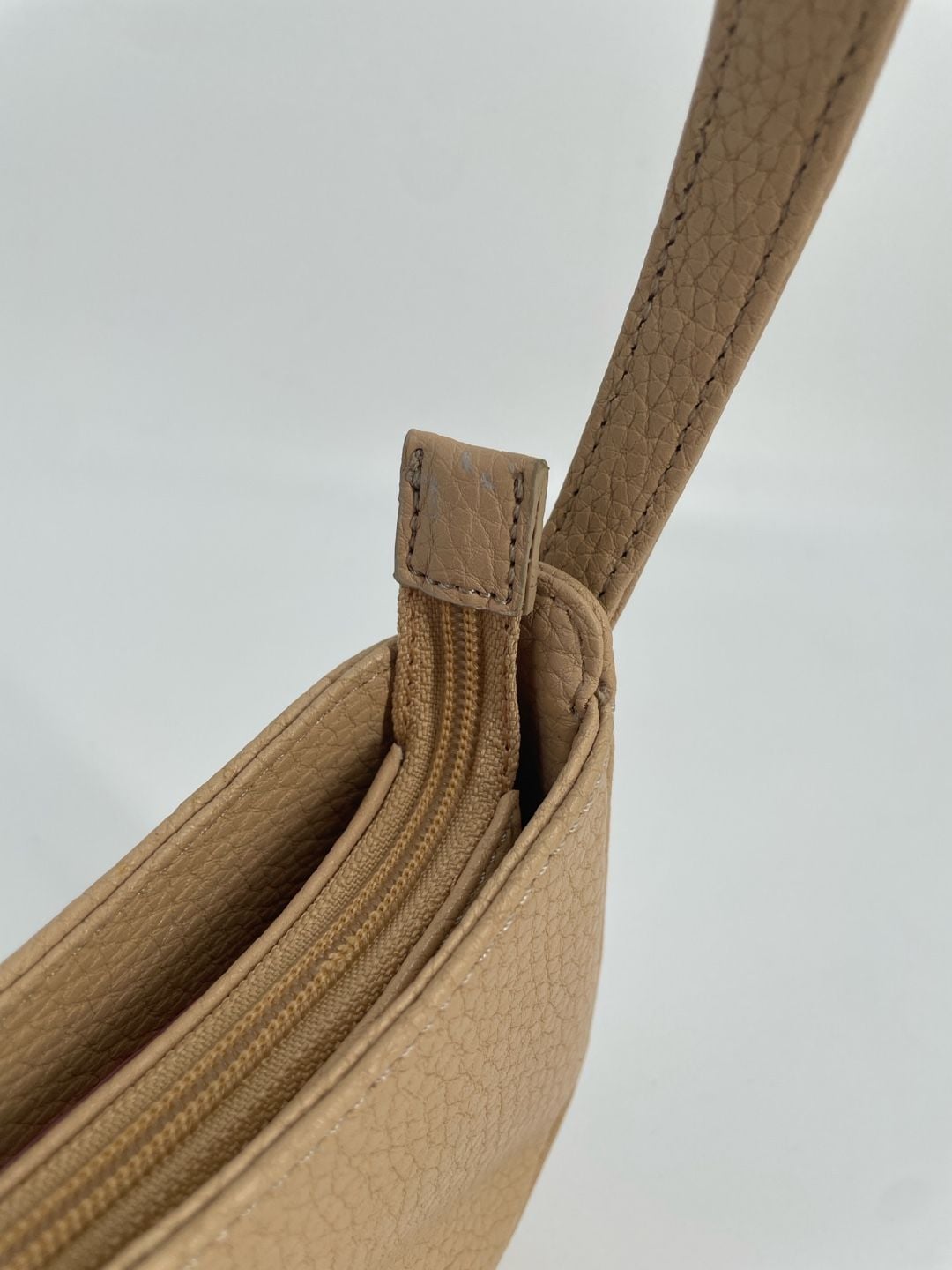 Liz Claiborne Accessories Beige Pebbled Leather Shoulder Bag 6