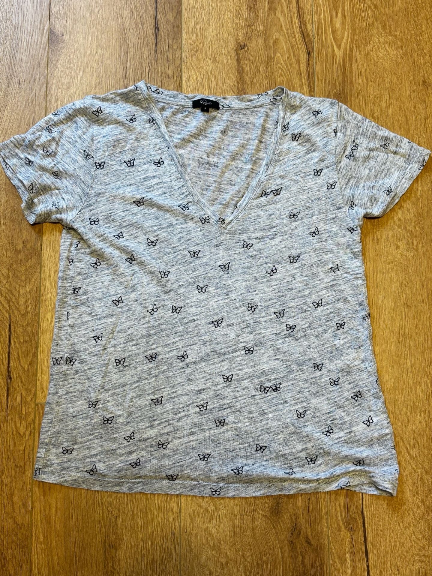 Rails V-Neck Butterfly Print T-Shirt Size S Gray 2