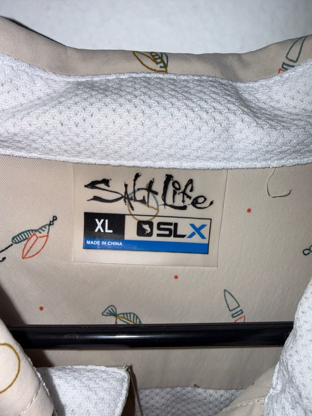 Salt Life SLX Fishing Shirt Size XL Tan Lure Print 4