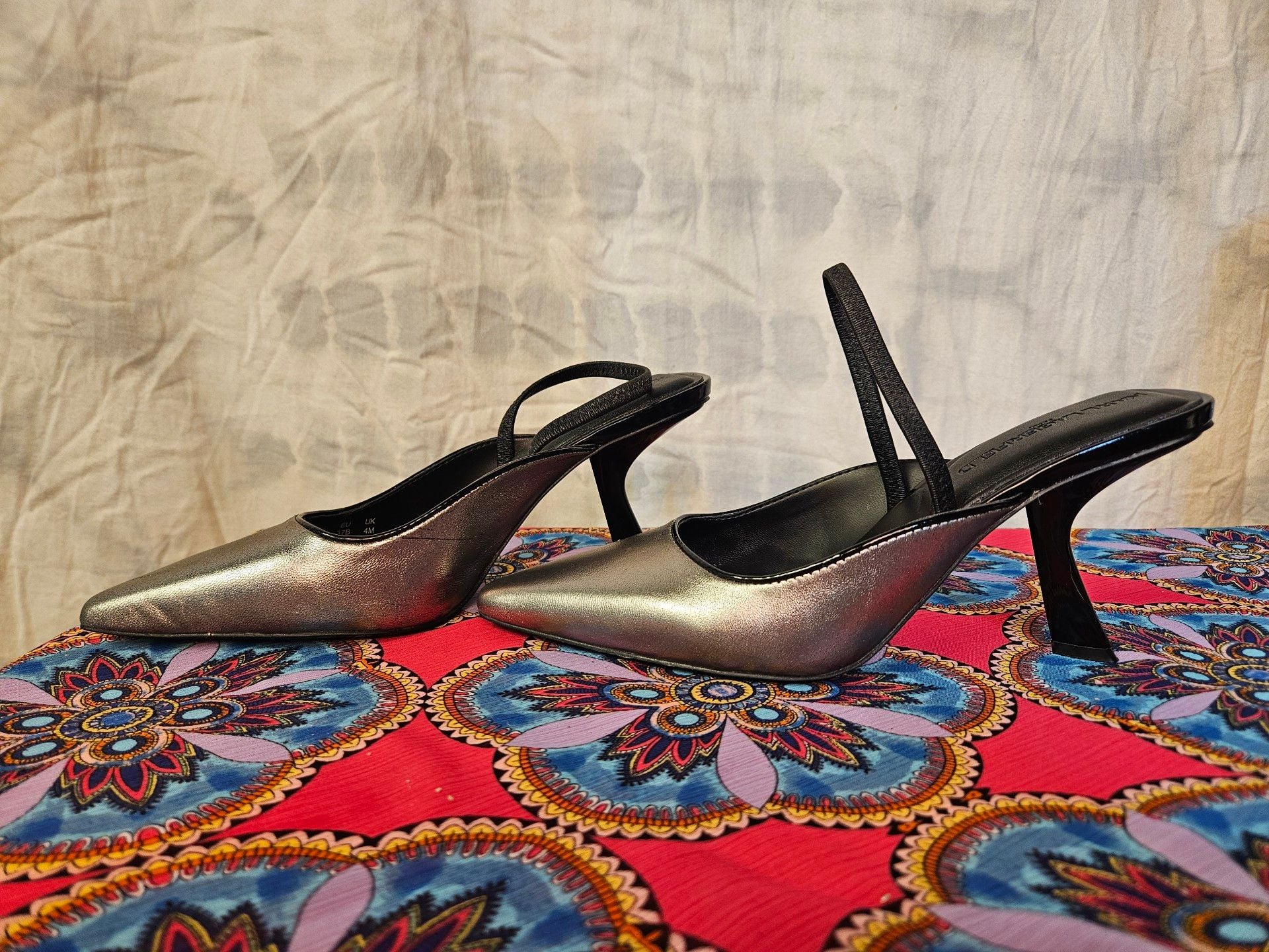Karl Lagerfeld Metallic Silver Slingback Pumps Size 6.5M Pointed Toe 5