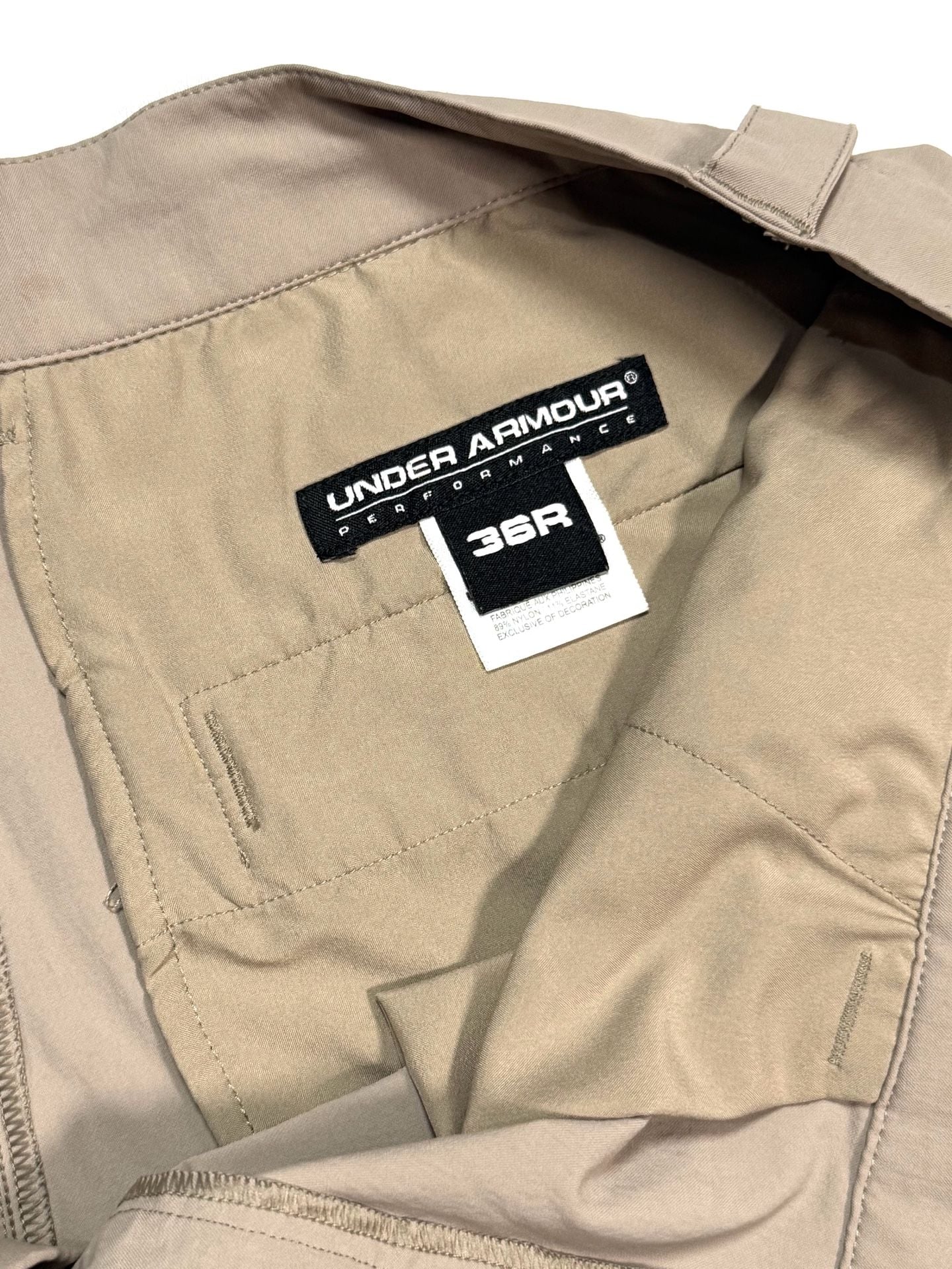 Under Armour Men's Shorts Size 36 Preppy Golfcore Country Club Old Money Quiet Luxury Y2K Khaki Tan Golf Chino Flat Front Performance Stretch Nylon 4