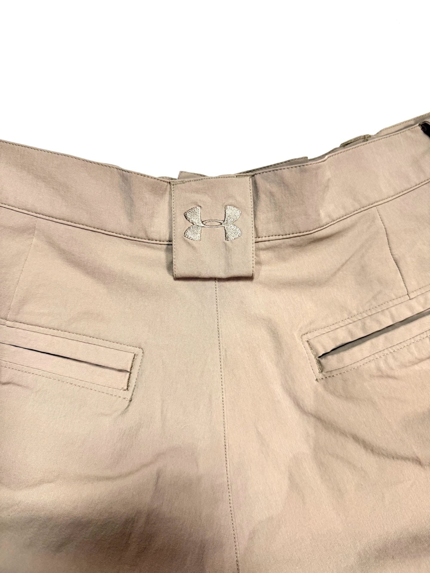 Under Armour Men's Shorts Size 36 Preppy Golfcore Country Club Old Money Quiet Luxury Y2K Khaki Tan Golf Chino Flat Front Performance Stretch Nylon 5