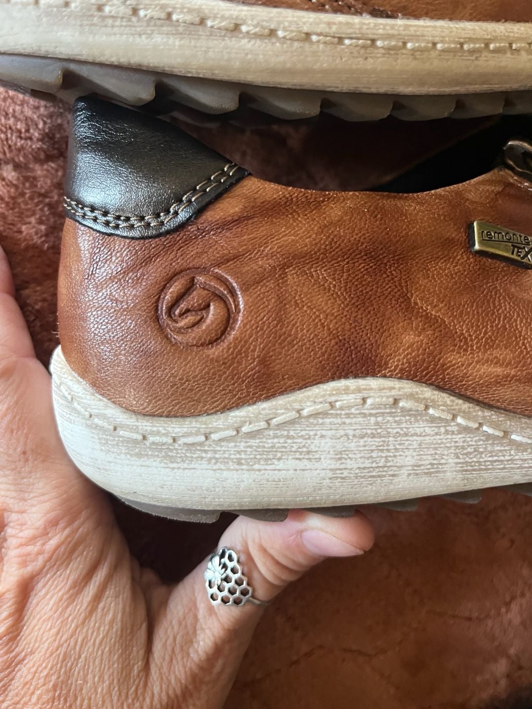 Women’s Remonte Brown Leather Sneakers Size 40 7