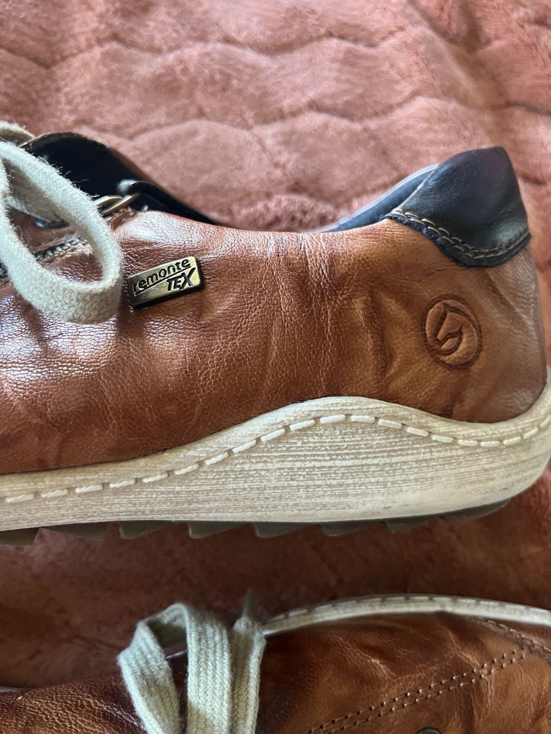 Women’s Remonte Brown Leather Sneakers Size 40 9