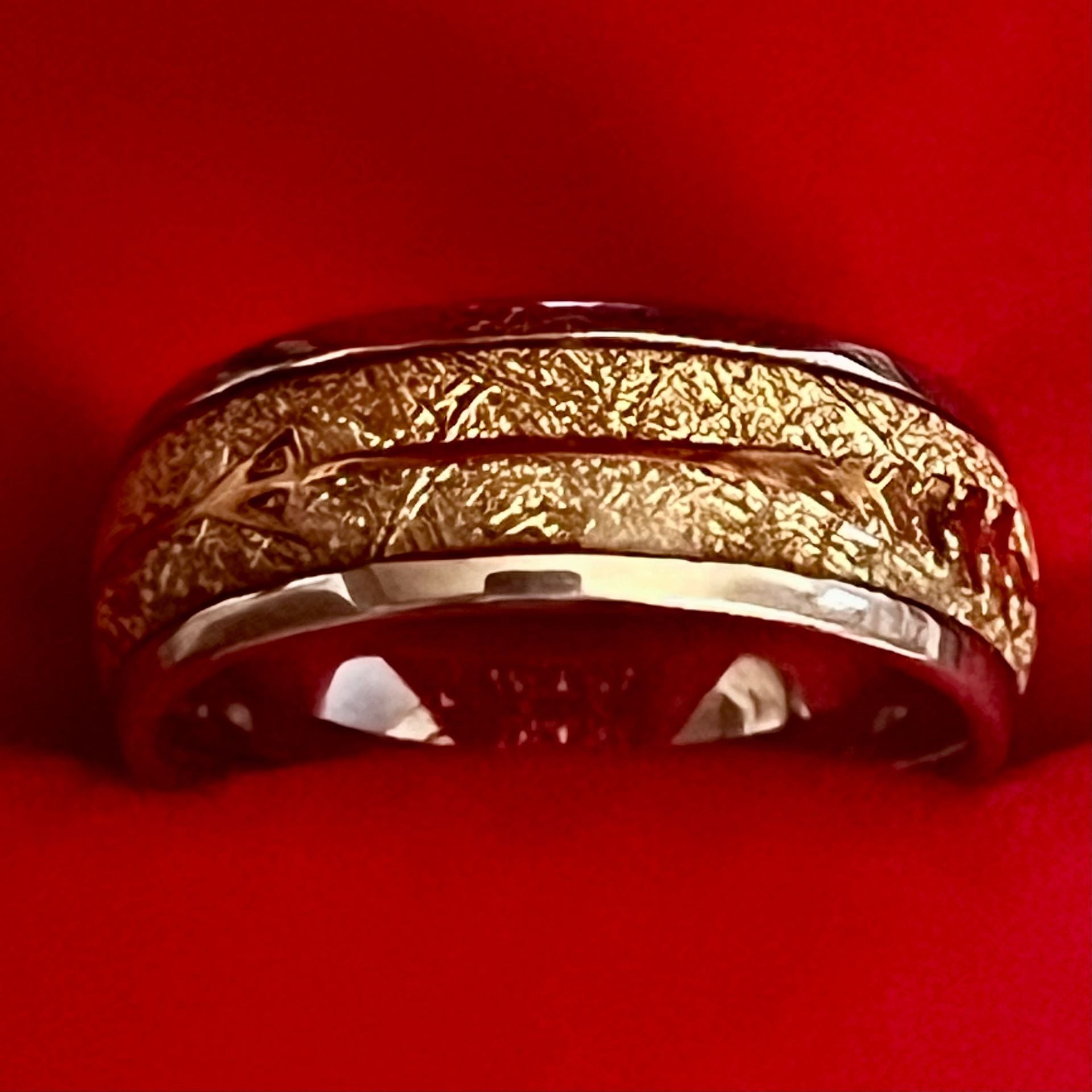 Tungsten Yellow Gold 8mm Ring with White Meteorite Inlay and Arrow Size 9 1