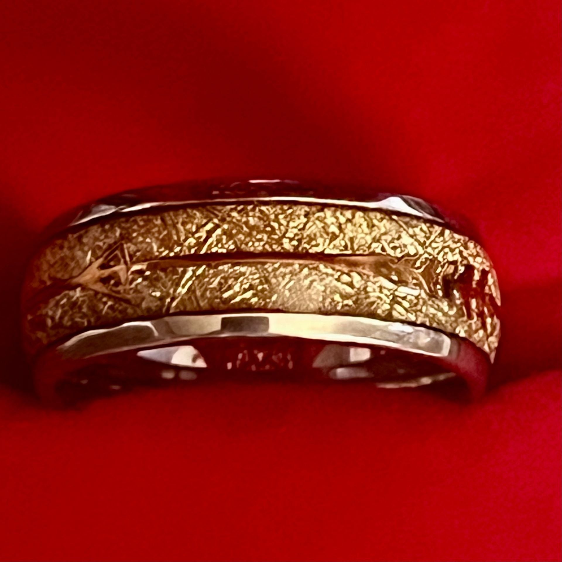 Tungsten Yellow Gold 8mm Ring with White Meteorite Inlay and Arrow Size 9 2