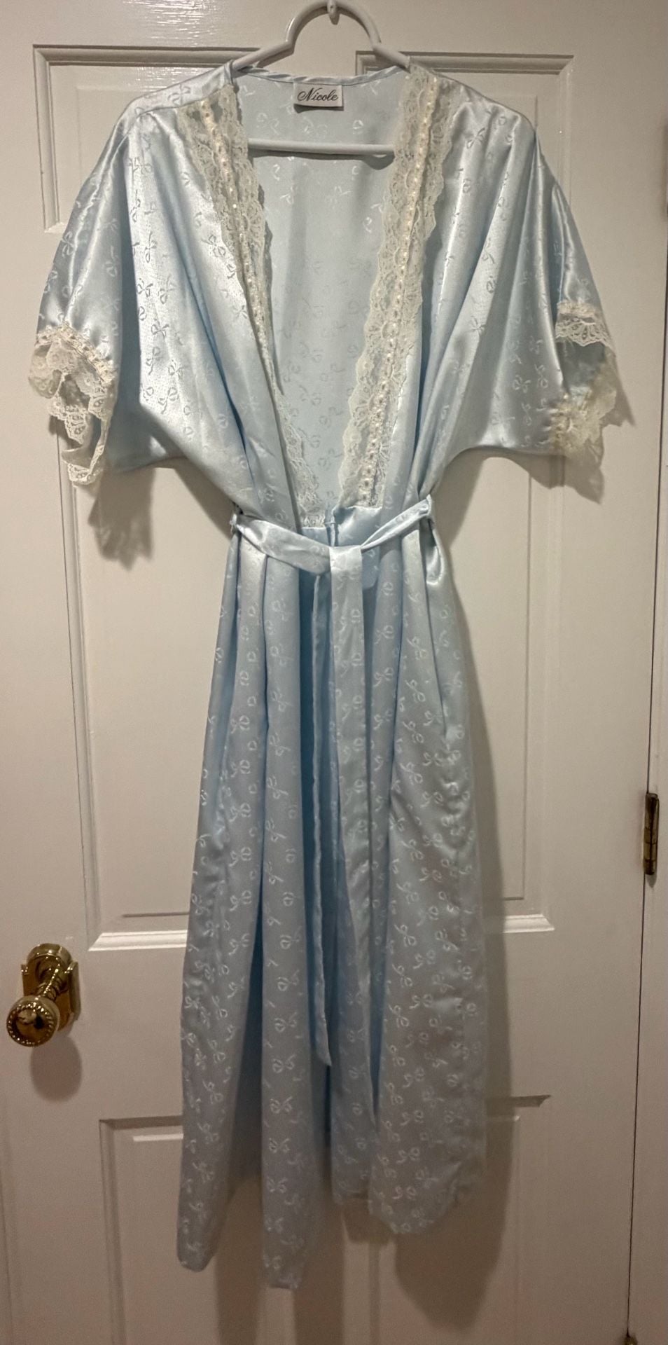 Nicole 2 pc set coquette Vintage Light Blue Satin Lace Nightgown & Dressing Robe 11