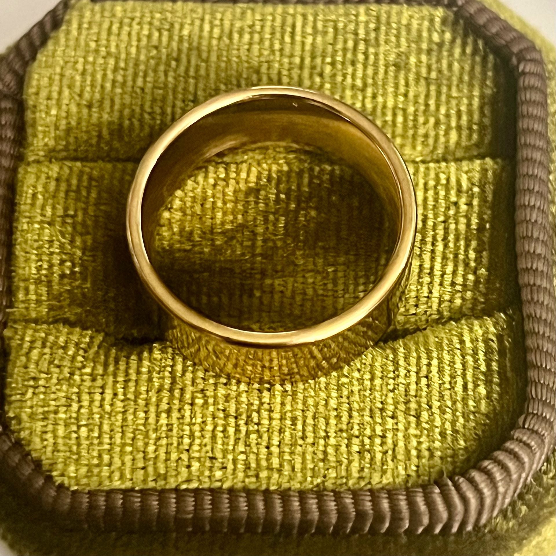 Gold-Tone Stainless Steel Flat Band Polished Finish 8mm Ring Size 6 3