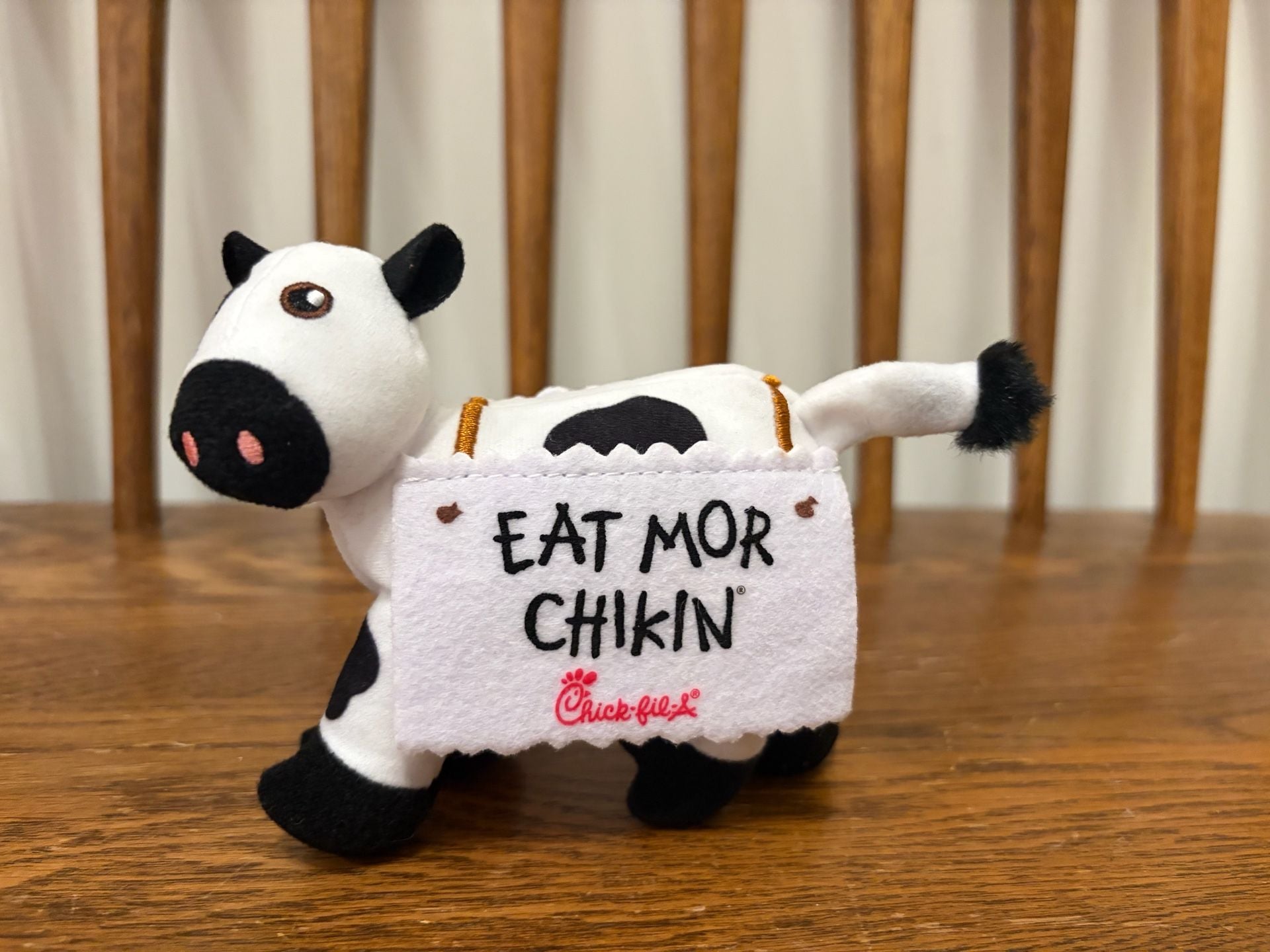 Chick-fil-A Eat Mor Chikin Plush Cow Stuffed Animal Toy 5" 1