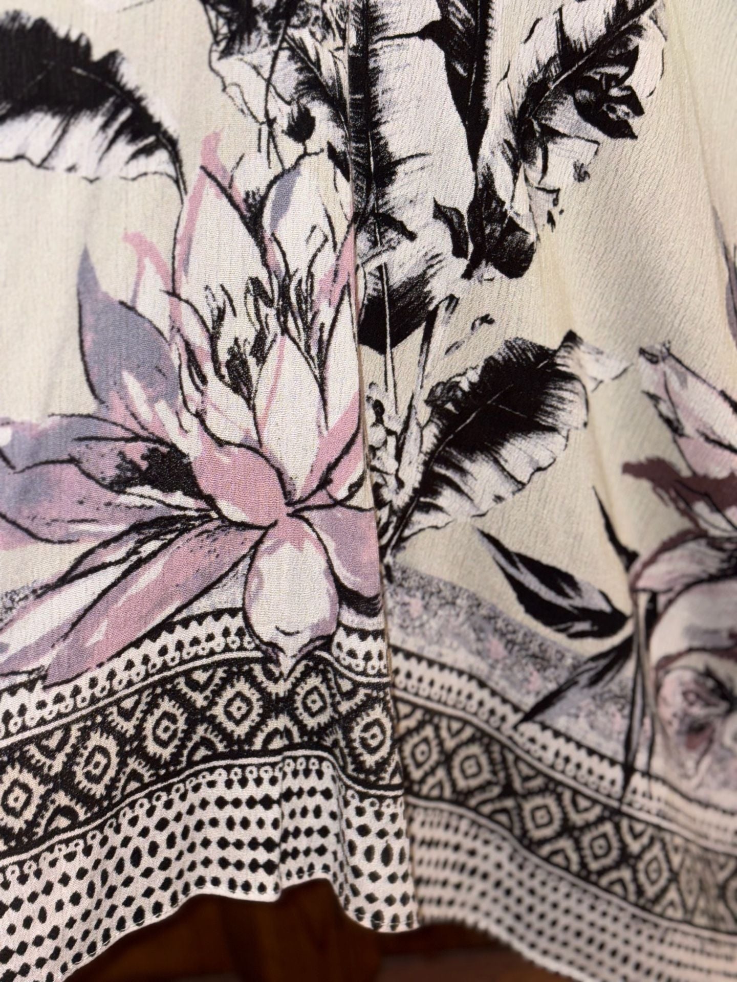 Vince Camuto Floral Print Kimono One Size Black White Tassels 4