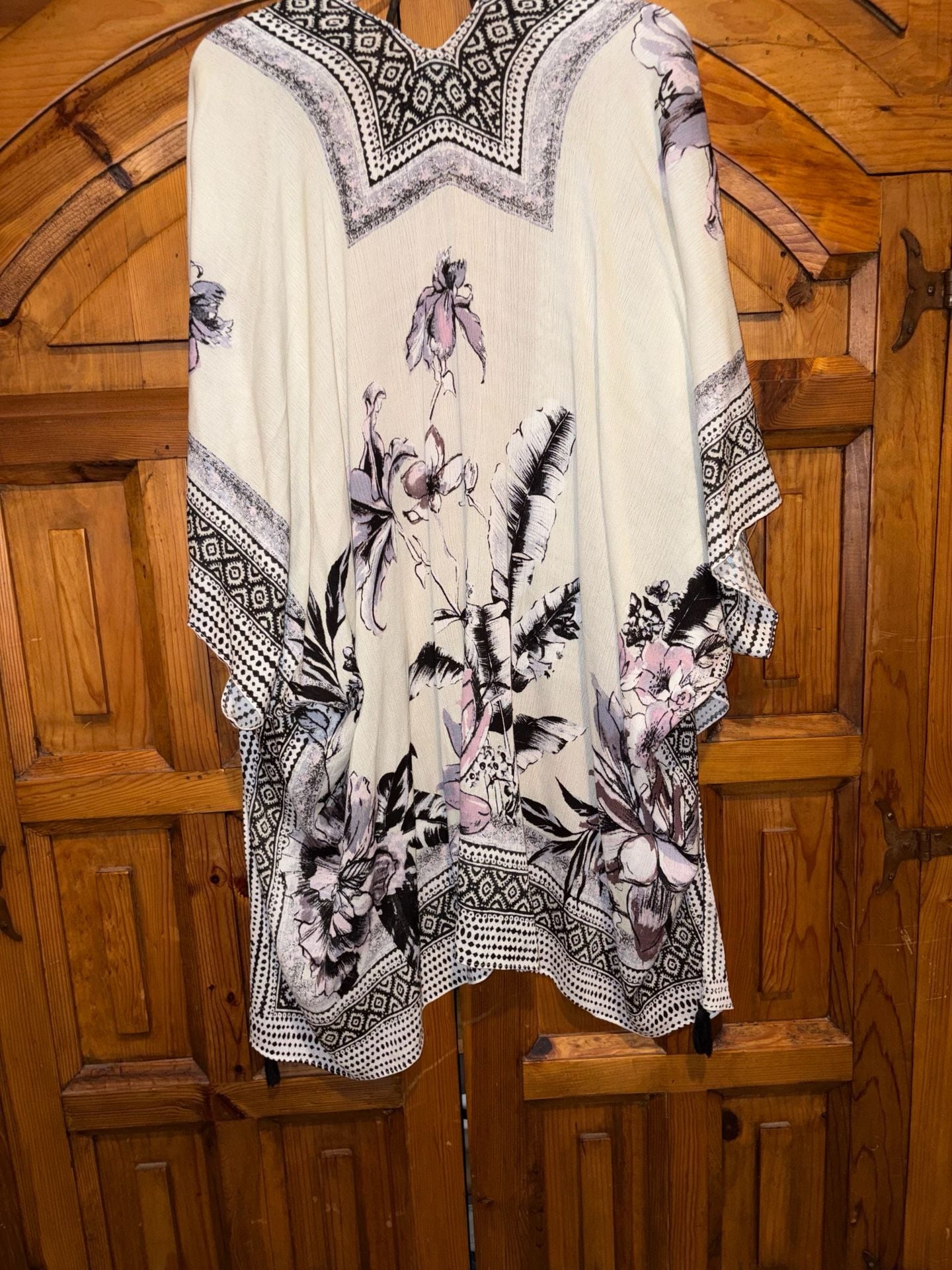 Vince Camuto Floral Print Kimono One Size Black White Tassels 5