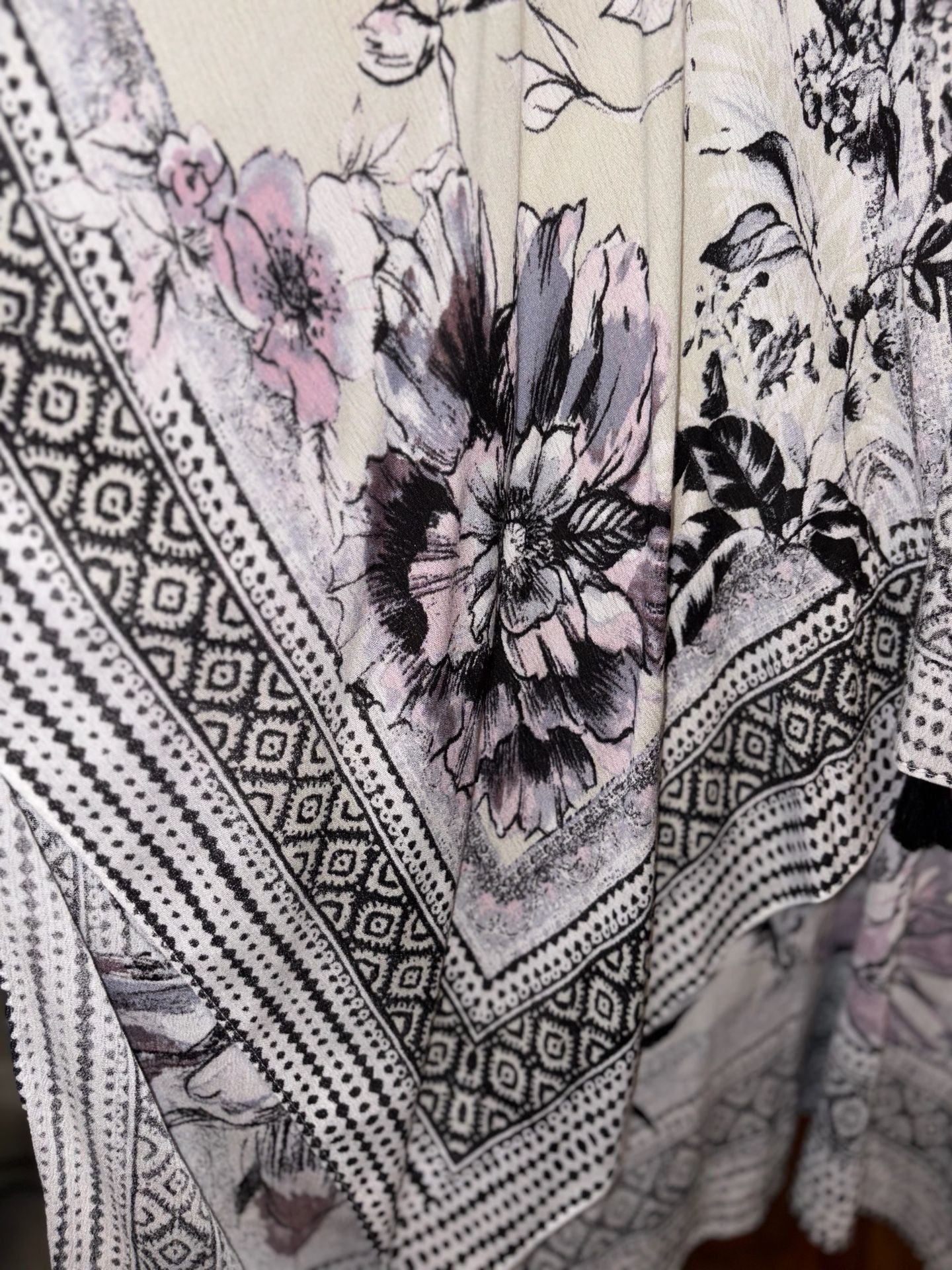Vince Camuto Floral Print Kimono One Size Black White Tassels 7