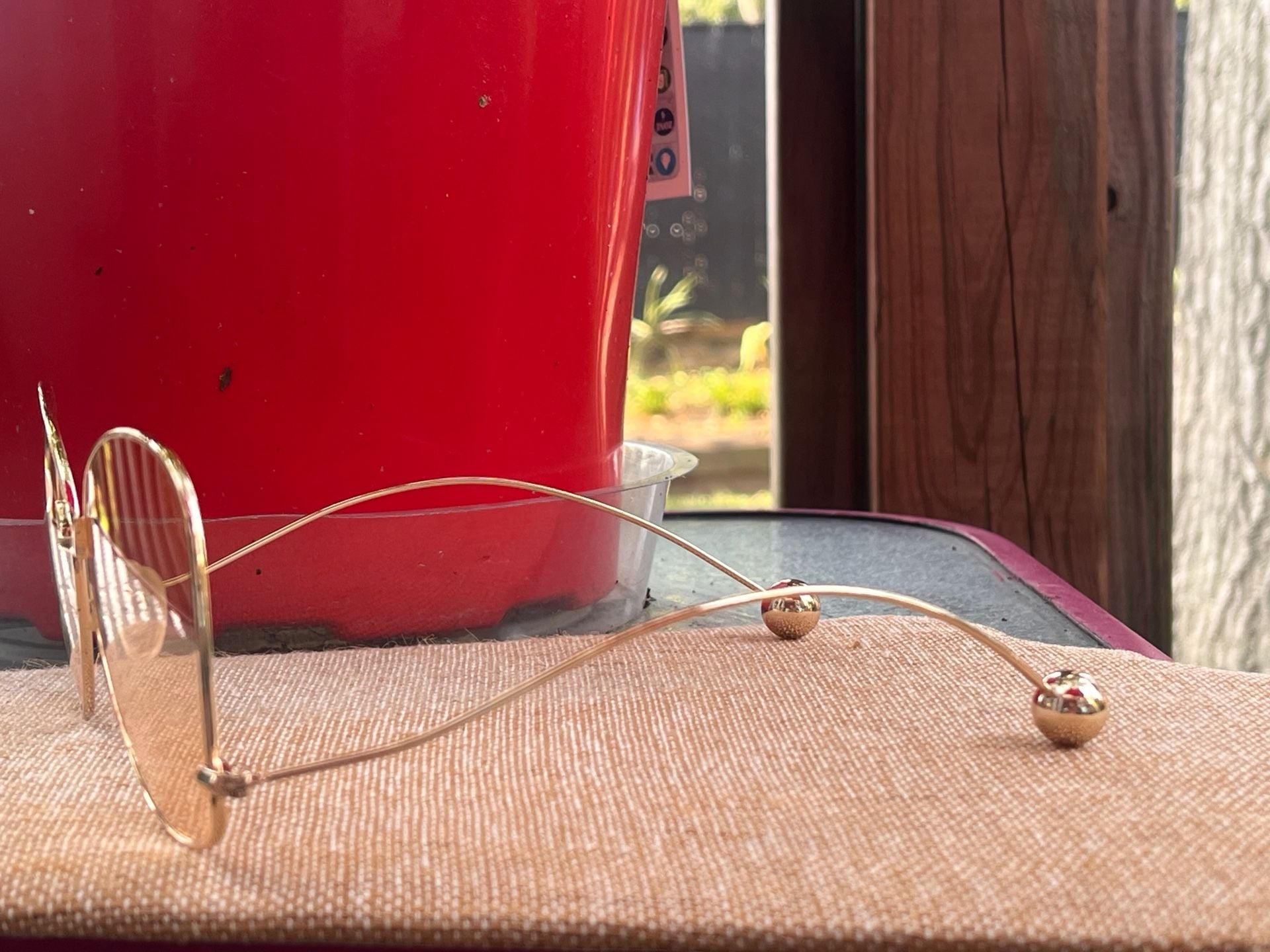 Gold Tone Metal Frame Tan/Peach Lens Sunglasses 3