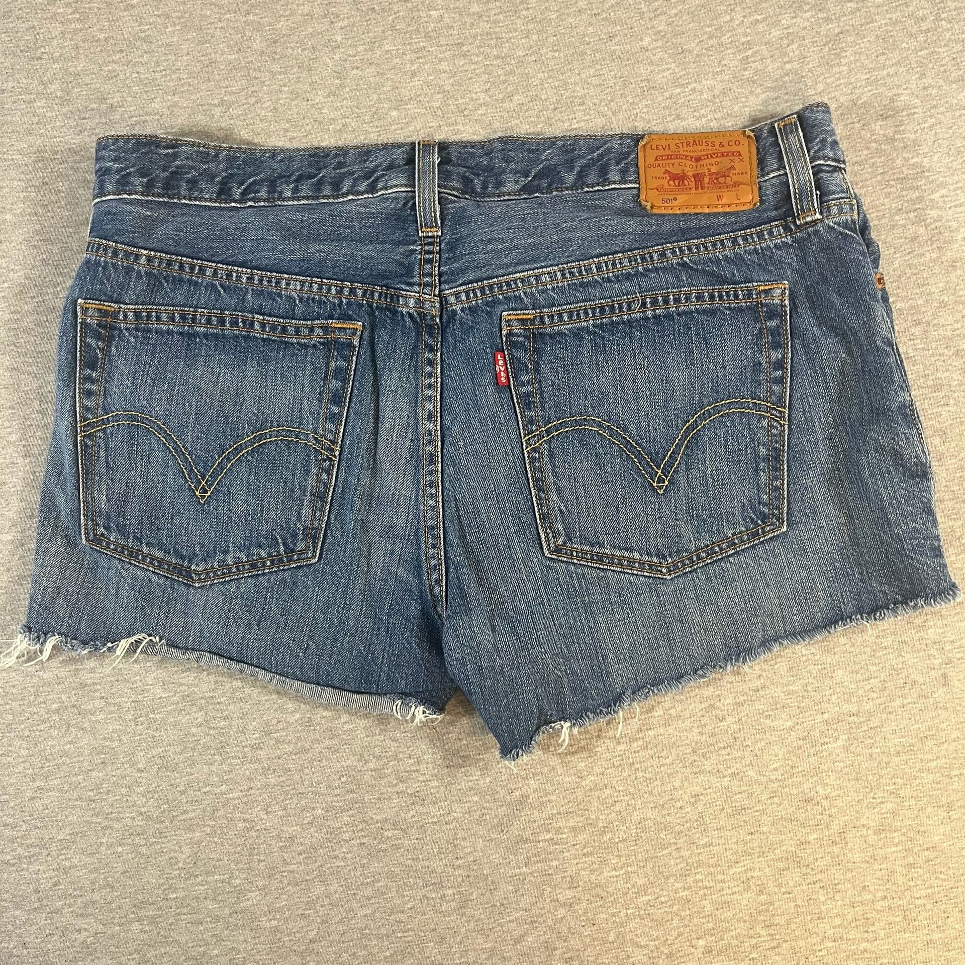 Levi's 501 Distressed Button Fly Denim Blue Jean Shorts Women’s 30(34)x2 6