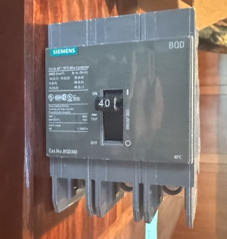 Siemens BQD340 40 Amp 3 Pole 480V Molded Case Circuit Breaker 4