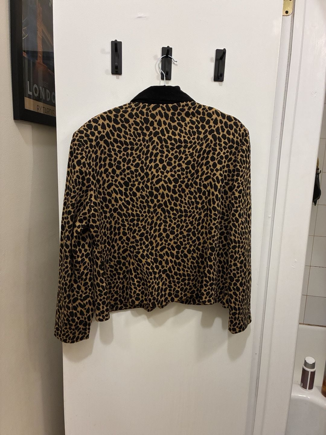 Vintage 1990s Leslie Fay Leopard Jacket Size 14 Animal Print Velvet Collar 4