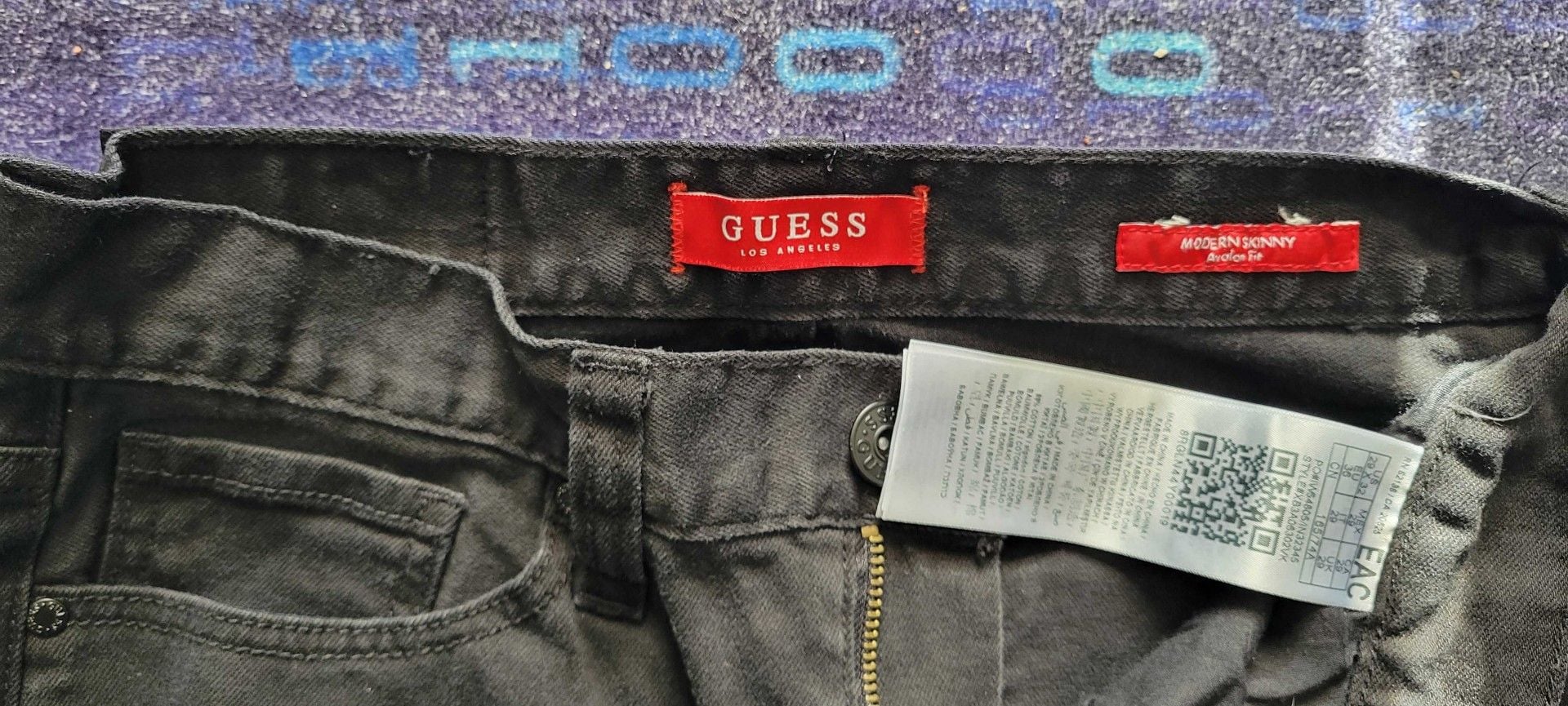 GUESS Skinny Distressed Jeans Size 28 4