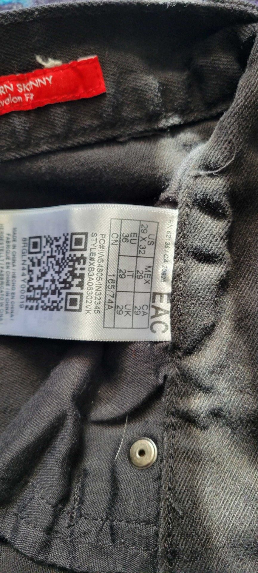 GUESS Skinny Distressed Jeans Size 28 5