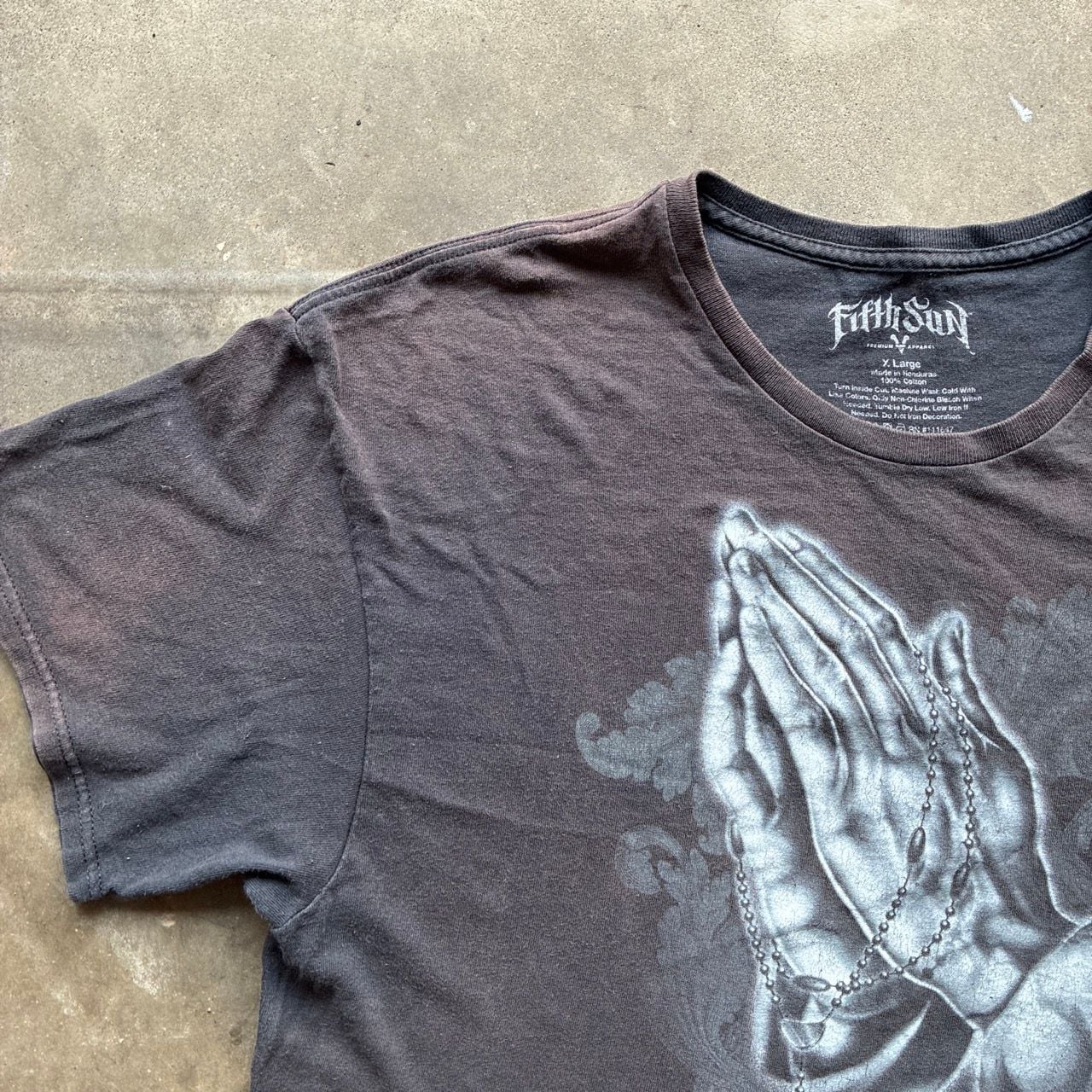 Y2K faded Fifth Sun Praying Hands Graphic T-Shirt XL Black 3