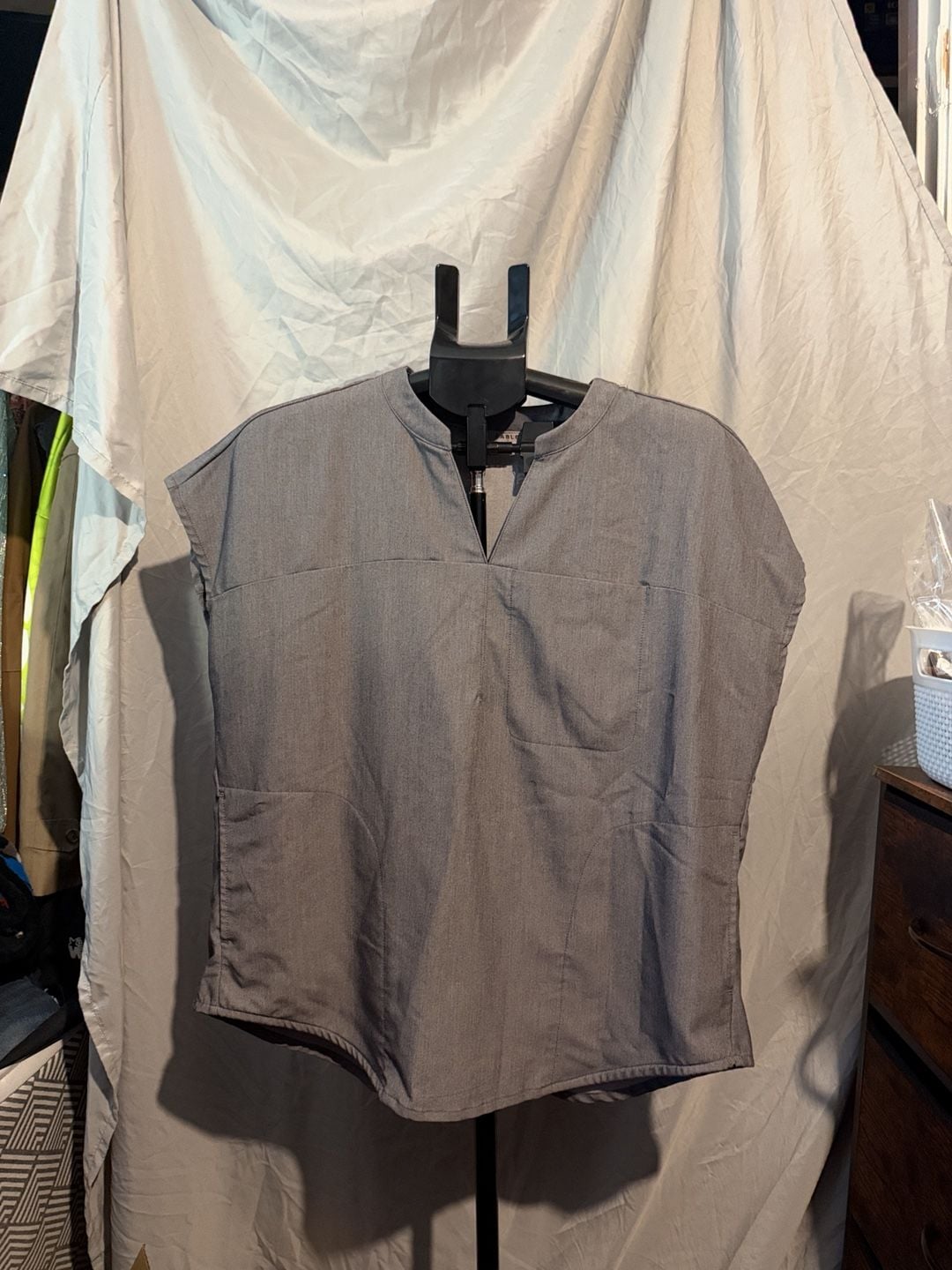 Fabletics V-Neck Scrub Top Size M Gray 2