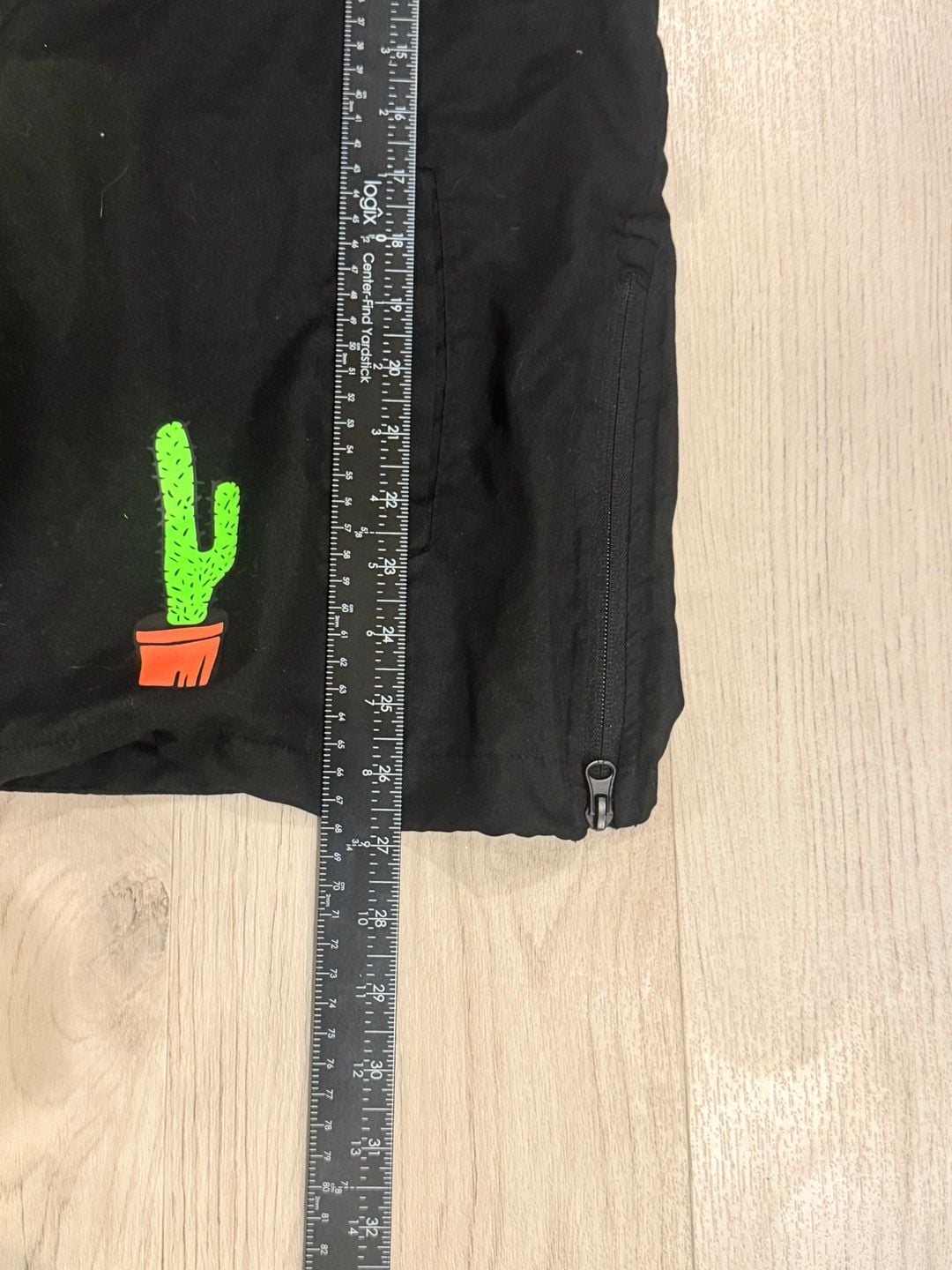 Windbreaker 1/4 zip medium graffic rue21 5