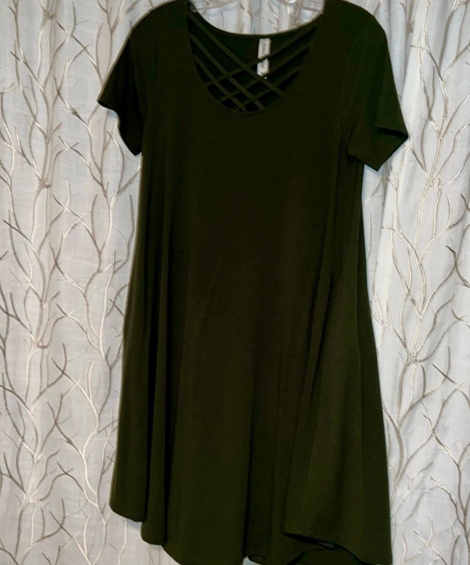 Zenana Premium Dress Size M Green Crisscross 2