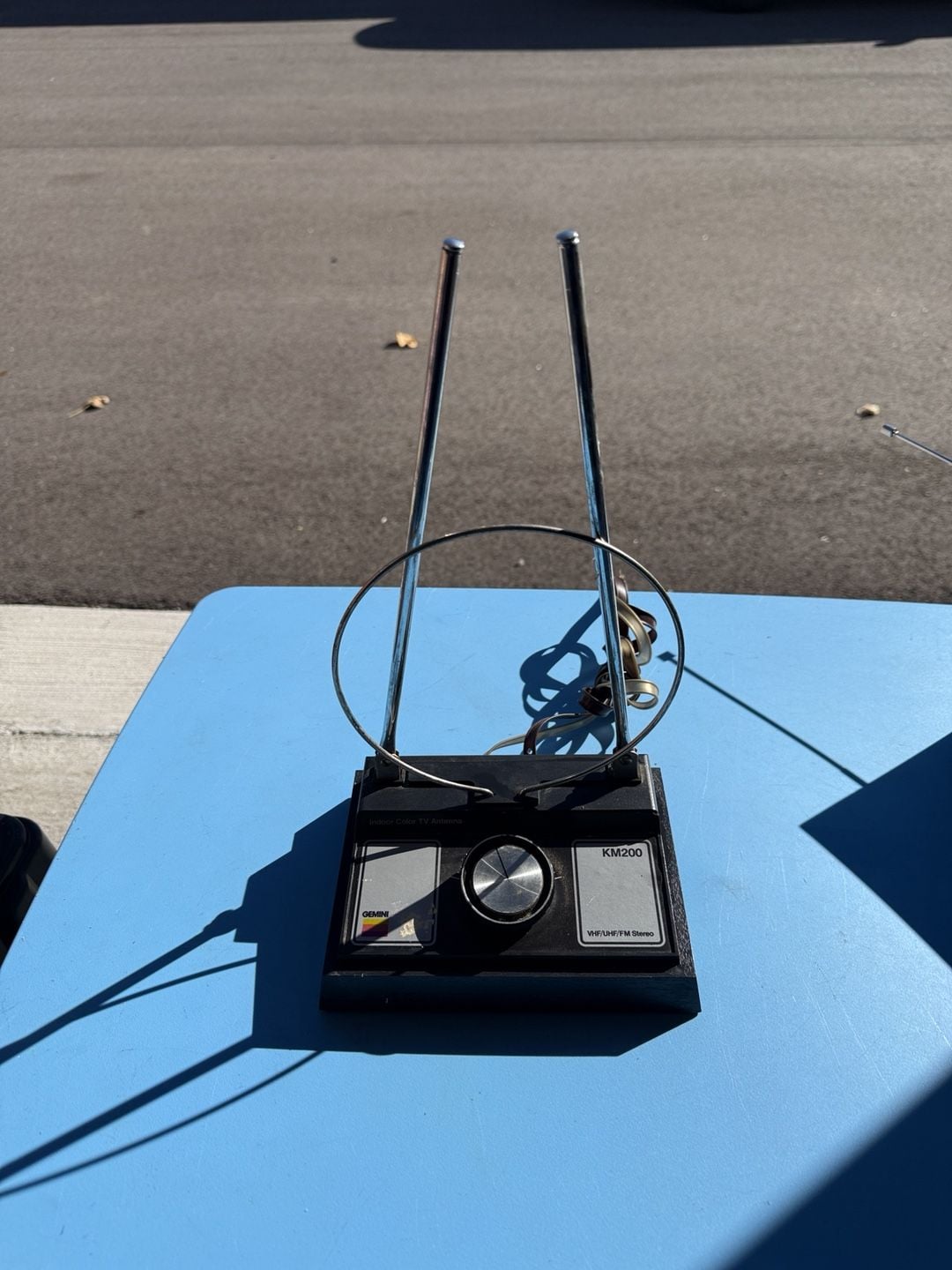 Gemini KM200 Indoor Color TV Antenna 1
