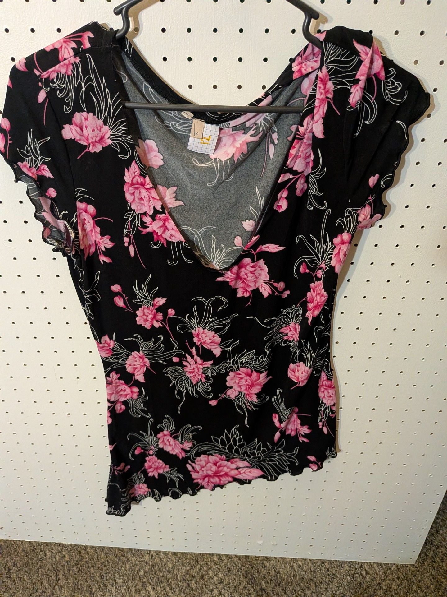 Unbranded Floral Top Size S Black Pink V-Neck Short Sleeve Asymmetric 1