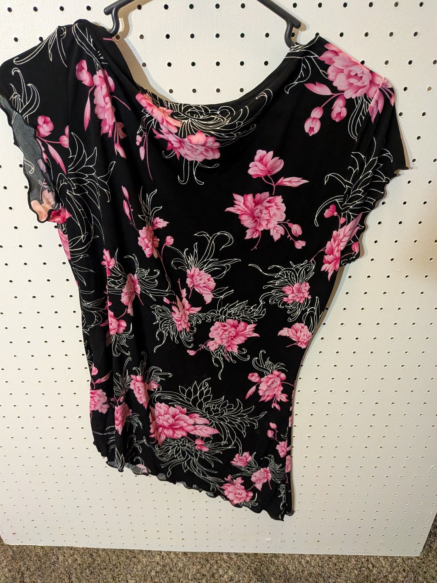 Unbranded Floral Top Size S Black Pink V-Neck Short Sleeve Asymmetric 3
