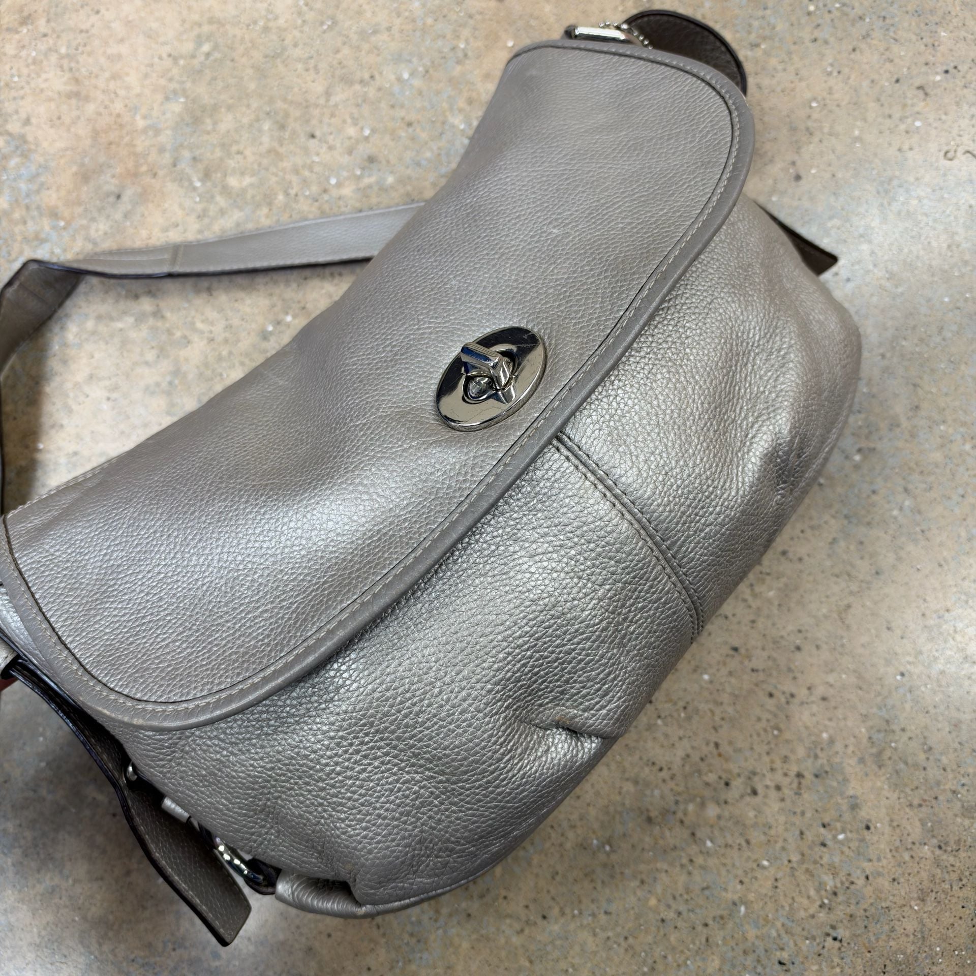 Essential Vintage Coach Metallic Leather Flap Shoulder Bag Silver 2