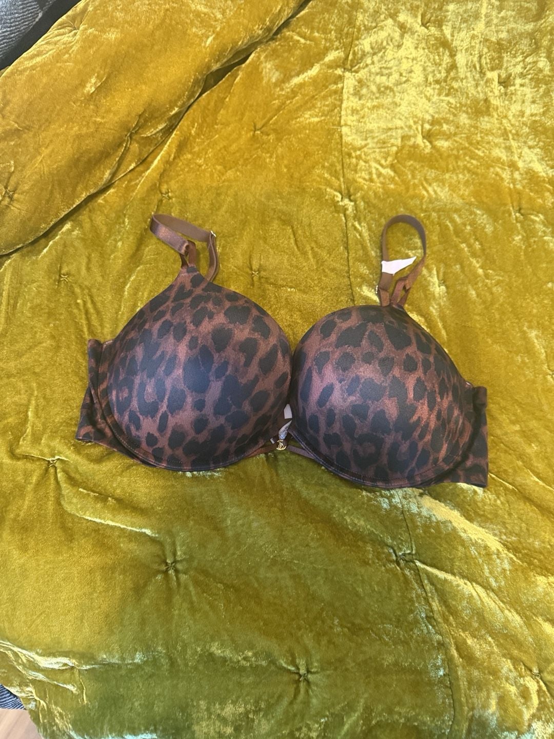 Victoria's Secret Bombshell Plunge Push-Up Bra Size 38D Leopard Print 2