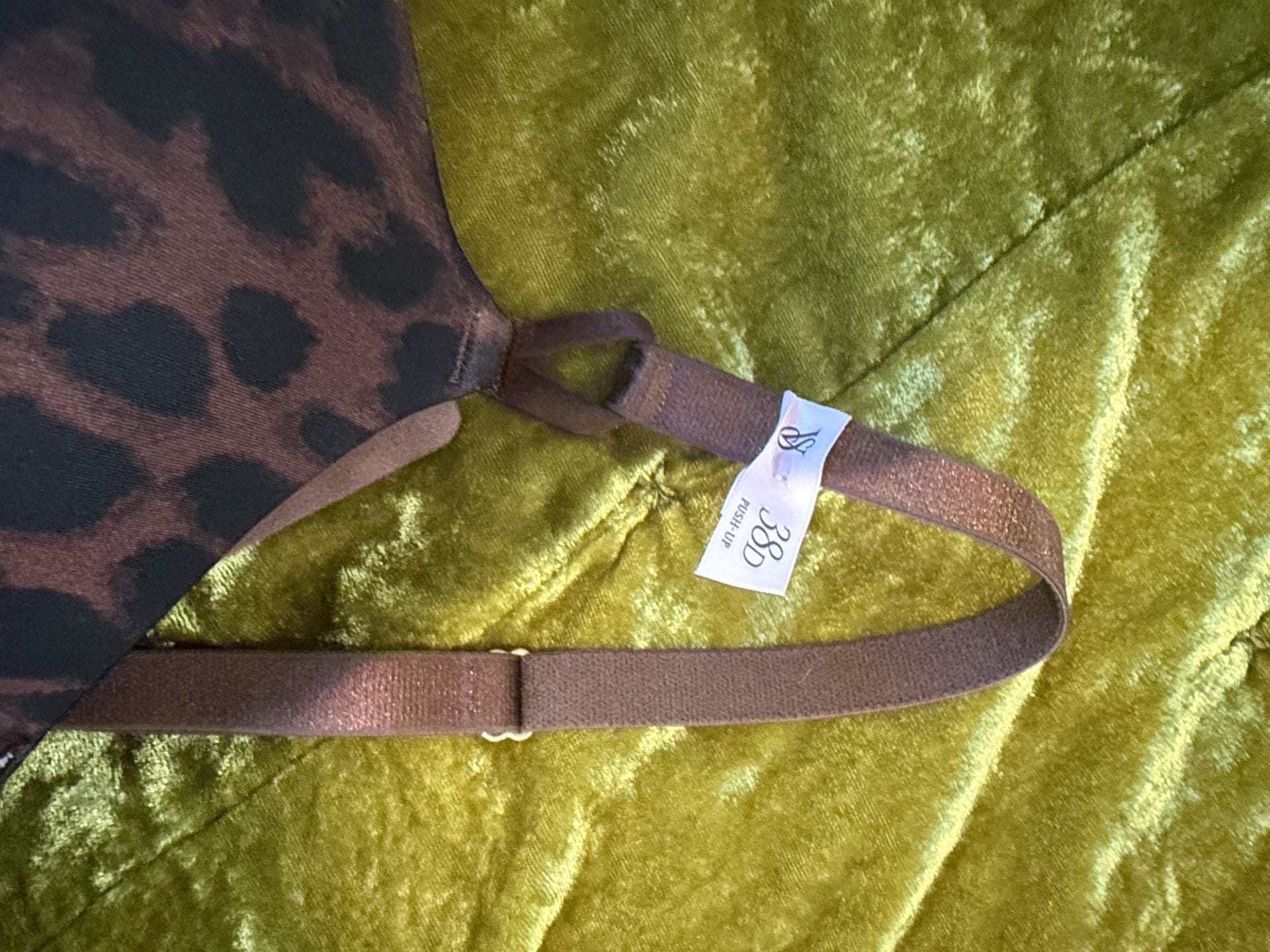 Victoria's Secret Bombshell Plunge Push-Up Bra Size 38D Leopard Print 5