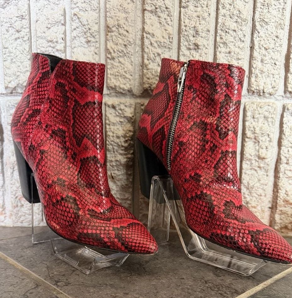 LUS 3 Dolce Vita Ankle Boots Size 8 Red Snake Print 2
