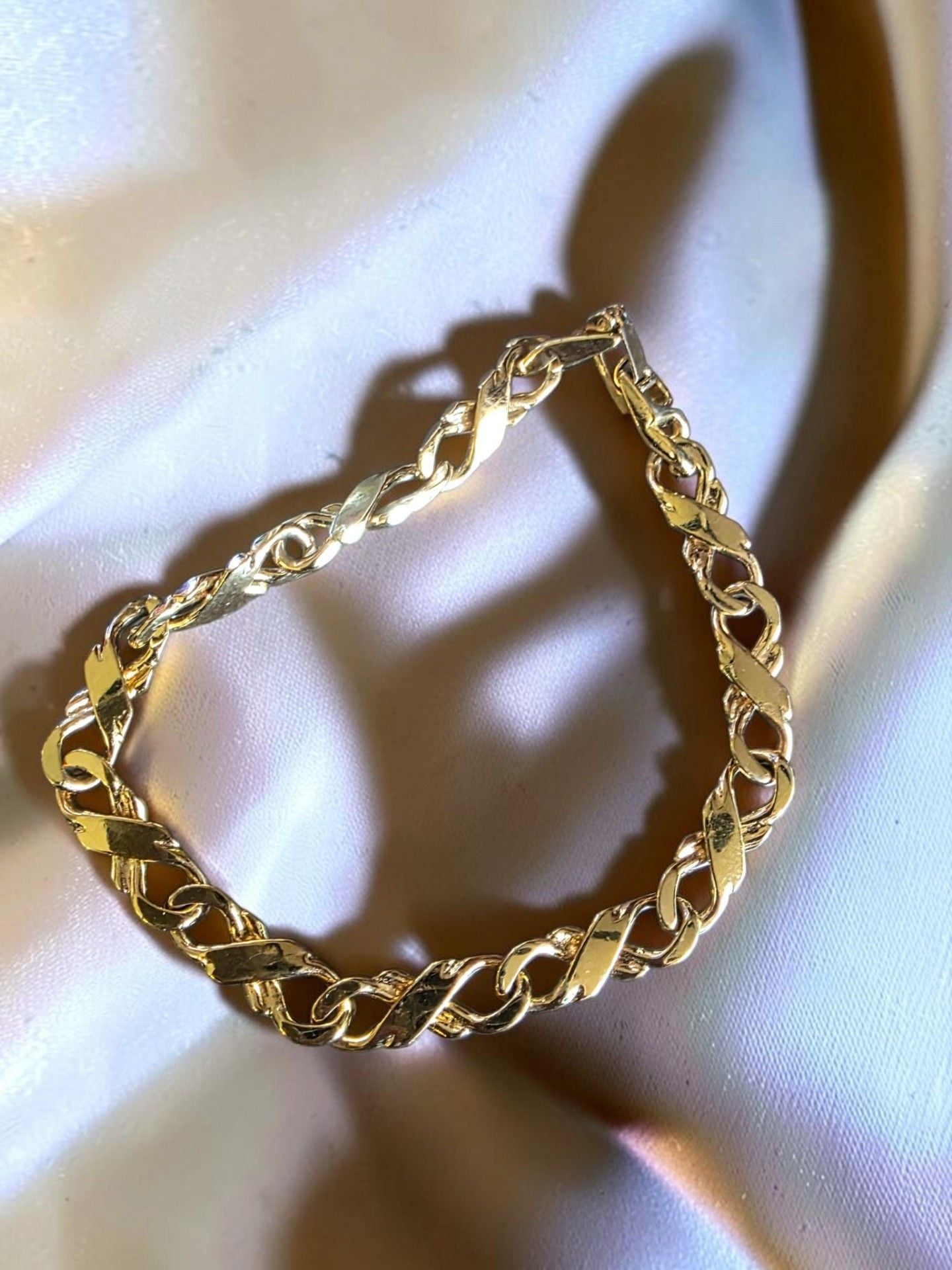 Vintage Gold Tone Interlocking Link Chain Bracelet 3