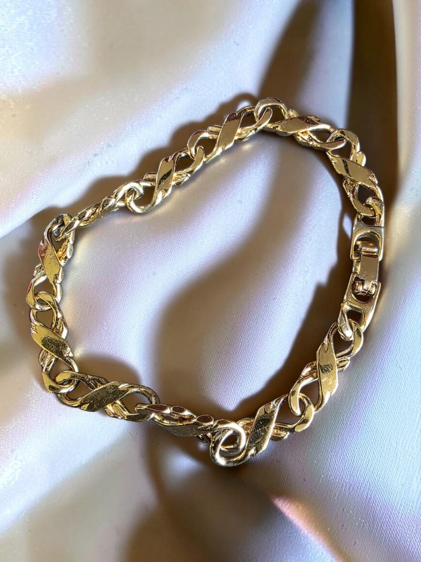 Vintage Gold Tone Interlocking Link Chain Bracelet 7