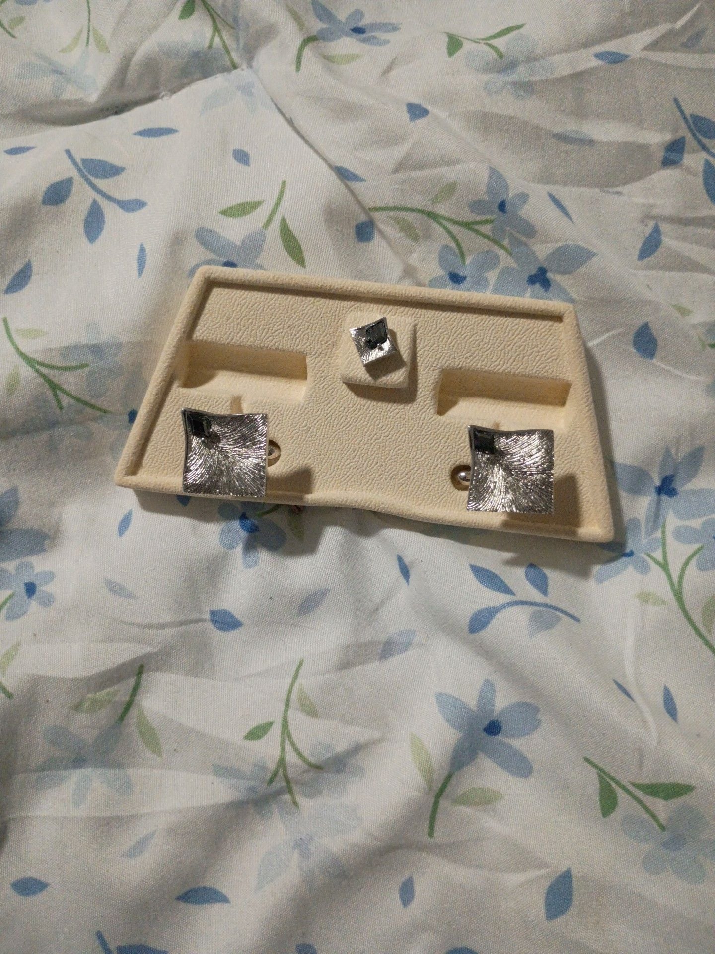 Vintage Textured Silver Tone Square Cufflinks and Tie Tac Set 1