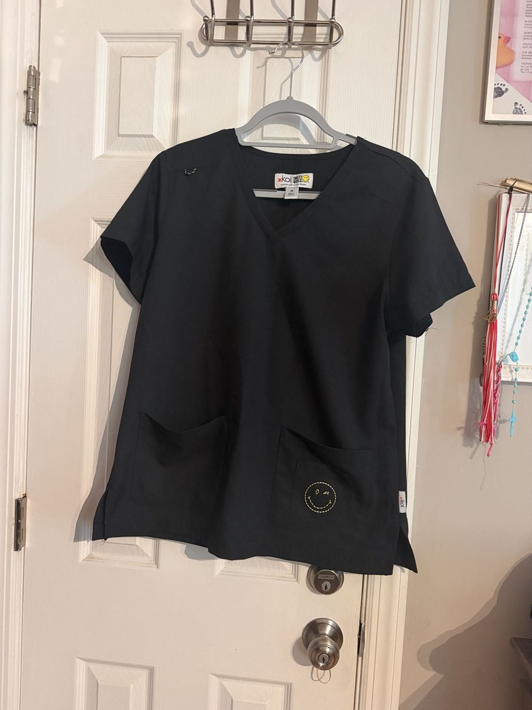 Koi x Smiley World Scrub Top Size M Black V-Neck Embroidered Winking Smiley 2