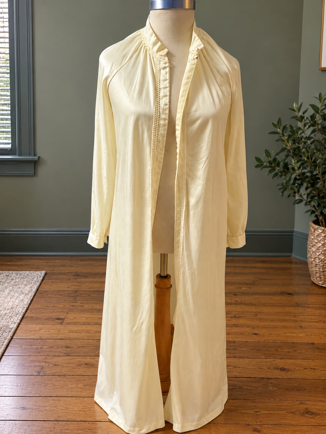 Vintage Gossard Artemis Robe — Old Hollywood Glamour — Sz Small 3
