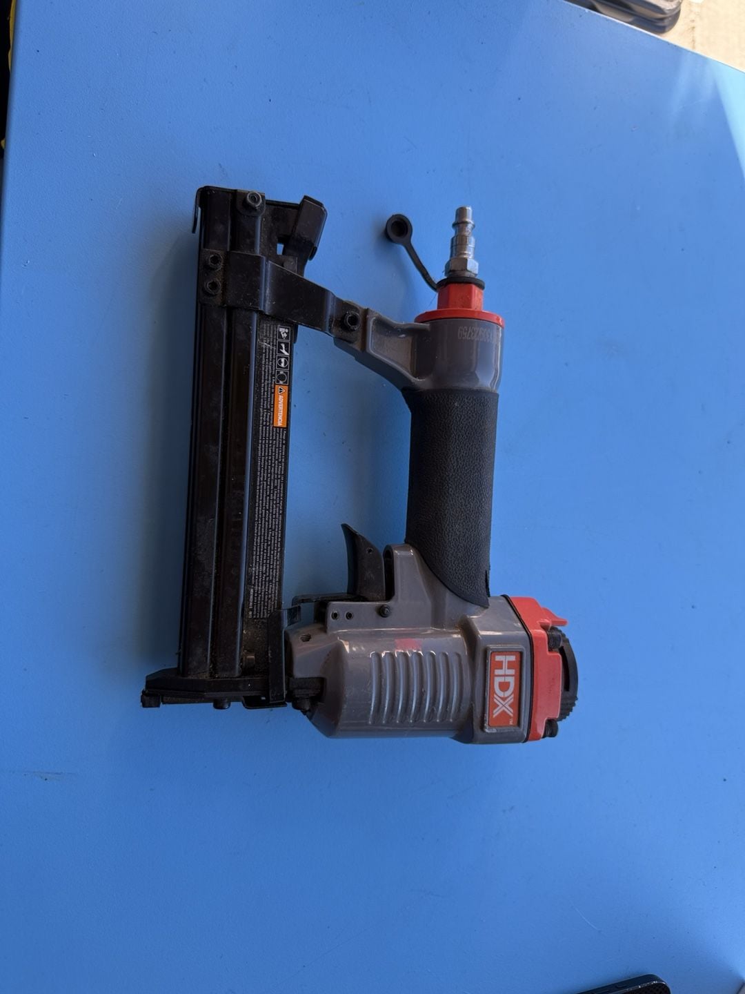 HDX 18-Gauge 1-1/4" Pneumatic Narrow Crown Stapler HDXST9032 4