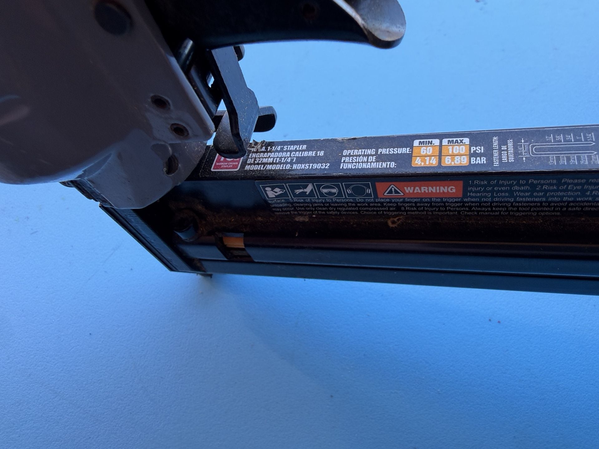 HDX 18-Gauge 1-1/4" Pneumatic Narrow Crown Stapler HDXST9032 6