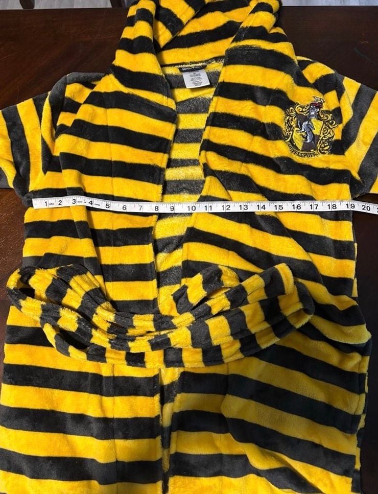 Harry Potter Hufflepuff Juniors M Fleece Hooded Robe Yellow Black Bathrobe 5