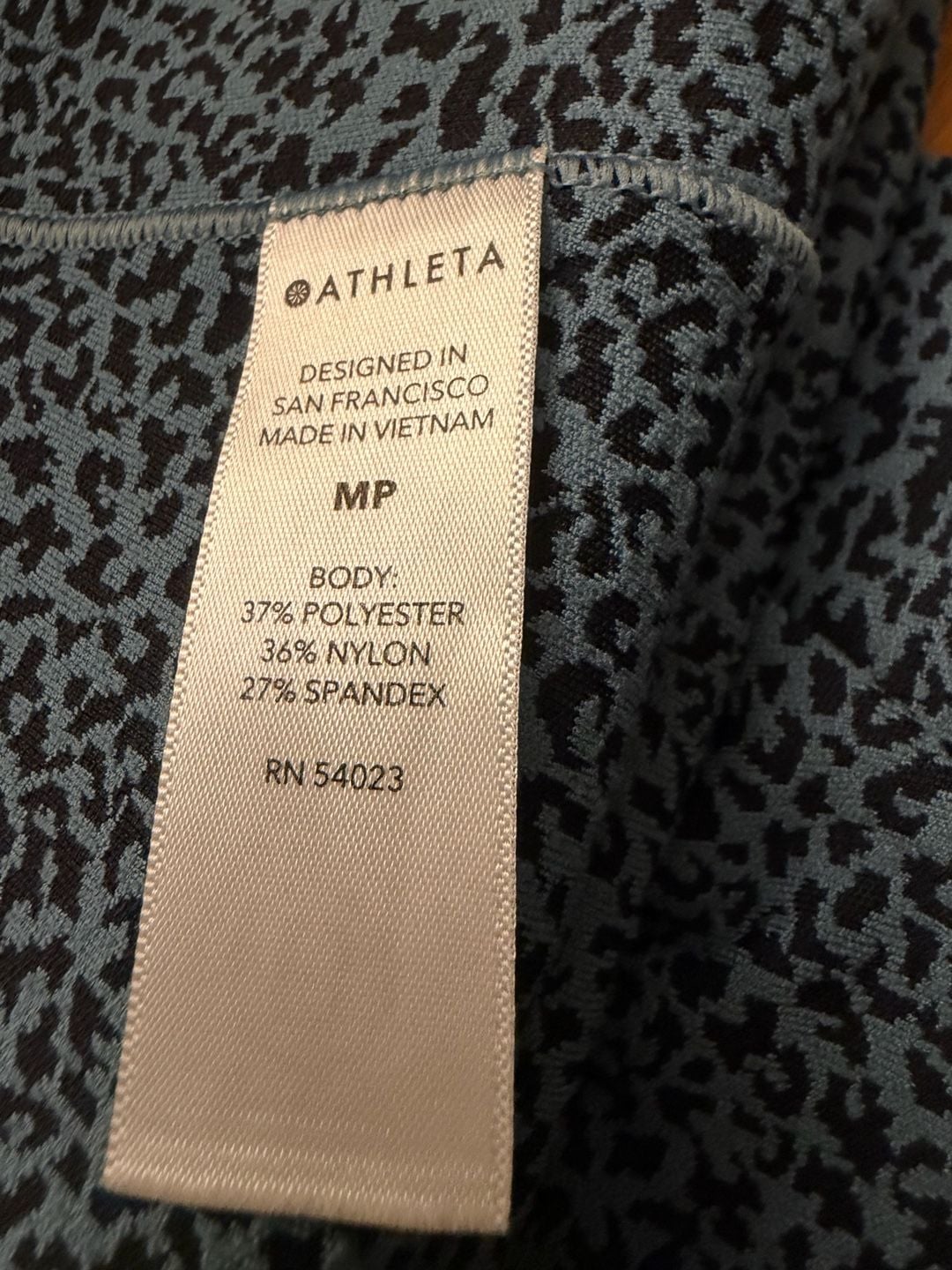 Athleta Salutation Stash II Textured Tight Size MP Blue Leopard 2